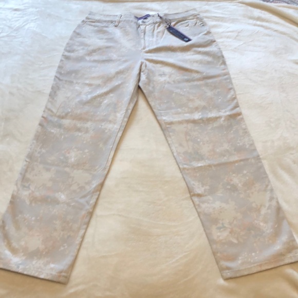 NWT Gloria Vanderbilt slimming jean classic rise - Picture 2 of 8